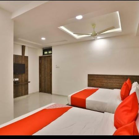 Hotel Pathik Villa Ahmedabad Bagian luar foto