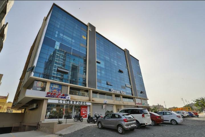 Hotel Pathik Villa Ahmedabad Bagian luar foto