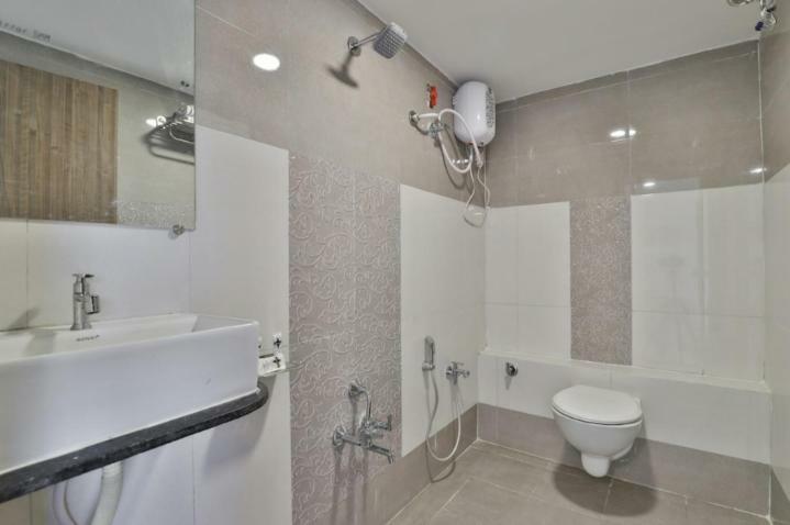 Hotel Pathik Villa Ahmedabad Bagian luar foto