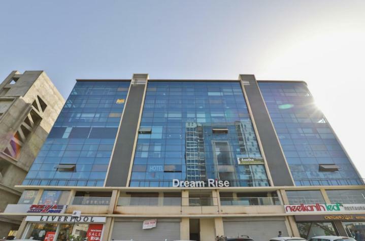 Hotel Pathik Villa Ahmedabad Bagian luar foto