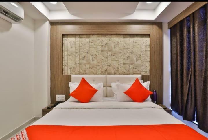 Hotel Pathik Villa Ahmedabad Bagian luar foto