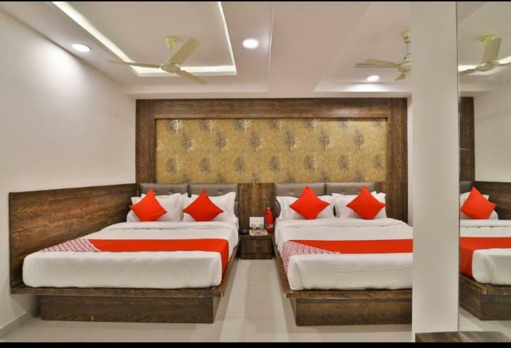 Hotel Pathik Villa Ahmedabad Bagian luar foto